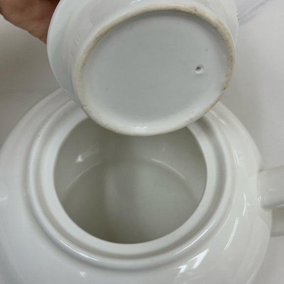 Vintage Chinese porcelain teapot - Picture 6 of 8